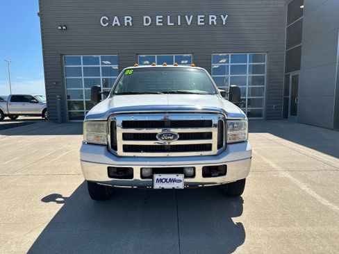 Used 2006 Ford F350 4x4 Crew Cab DRW Super Duty image 3