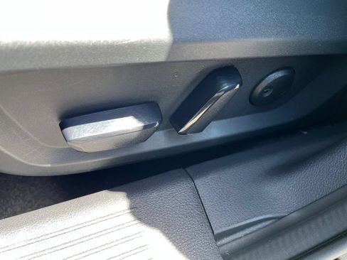 Used 2025 Nissan Rogue SV FWD image 22