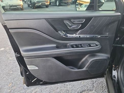 Used 2022 Lincoln Corsair Reserve image 9