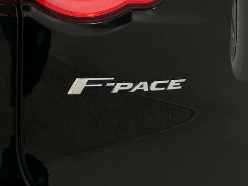 Used 2018 Jaguar F-PACE S image 40
