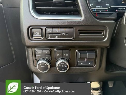 Used 2024 GMC Yukon XL SLT image 28