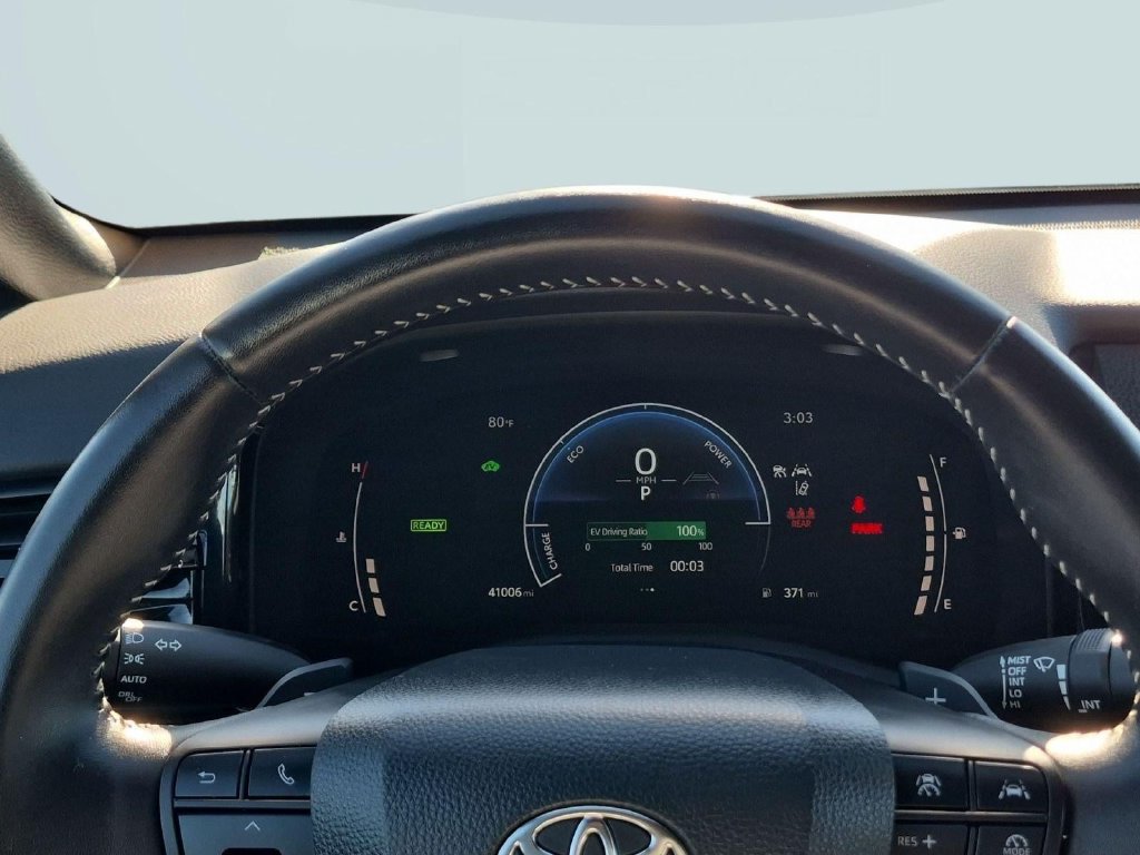 Used 2025 Toyota Camry SE FWD image 15