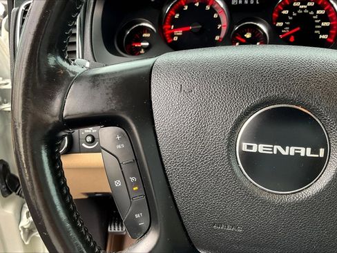 Used 2011 GMC Acadia Denali image 11