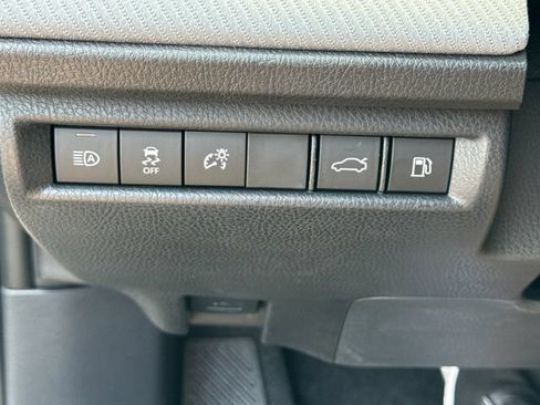 Used 2025 Toyota Camry SE w/ Convenience Package FWD image 31