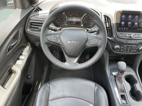 Used 2023 Chevrolet Equinox RS w/ RS Leather Package FWD image 17