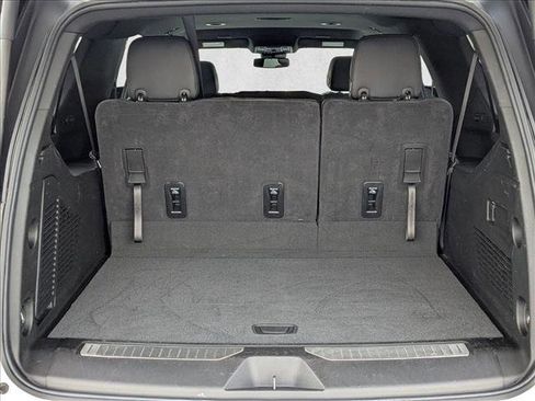 Used 2025 Chevrolet Suburban RST RWD image 6