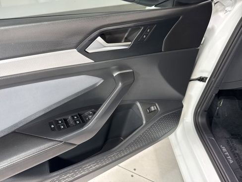 Used 2025 Volkswagen Jetta SE w/ Black Wheel Package image 10