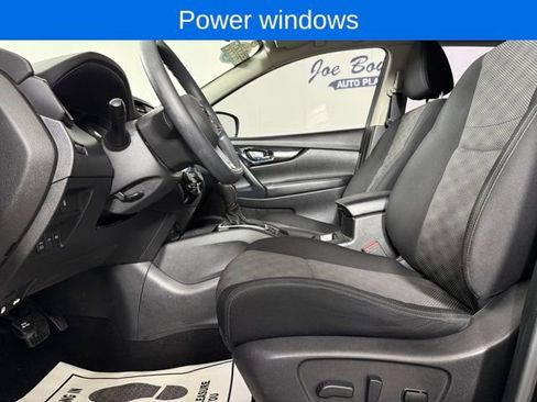 Used 2020 Nissan Rogue Sport SV image 10