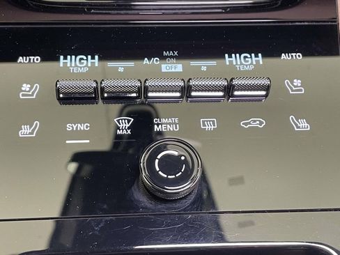 Used 2025 Porsche Cayenne Coupe image 33