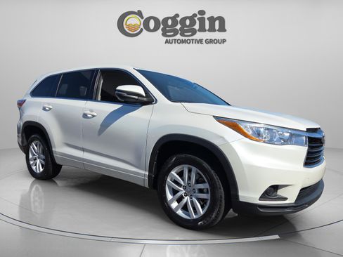 Used 2015 Toyota Highlander LE image 8