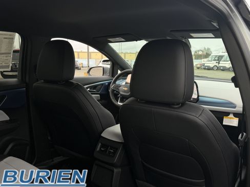 New 2026 Chevrolet Equinox EV LT image 25