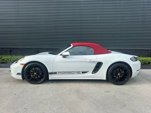 Used 2025 Porsche 718 Boxster image 2