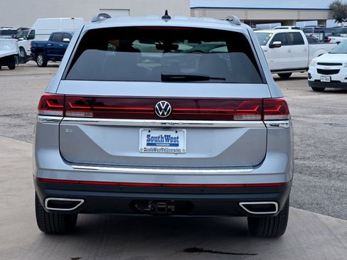 New 2026 Volkswagen Atlas SE image 5