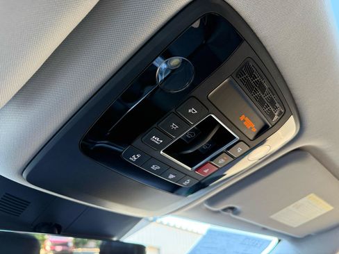 Used 2025 Kia Carnival SX Prestige FWD image 11
