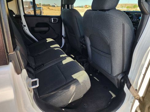 Used 2025 Jeep Gladiator Sport AWD/4WD image 14