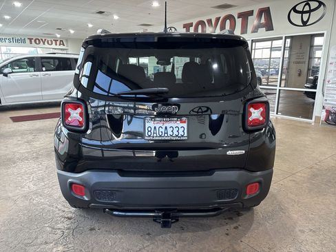 Used 2017 Jeep Renegade Latitude image 9