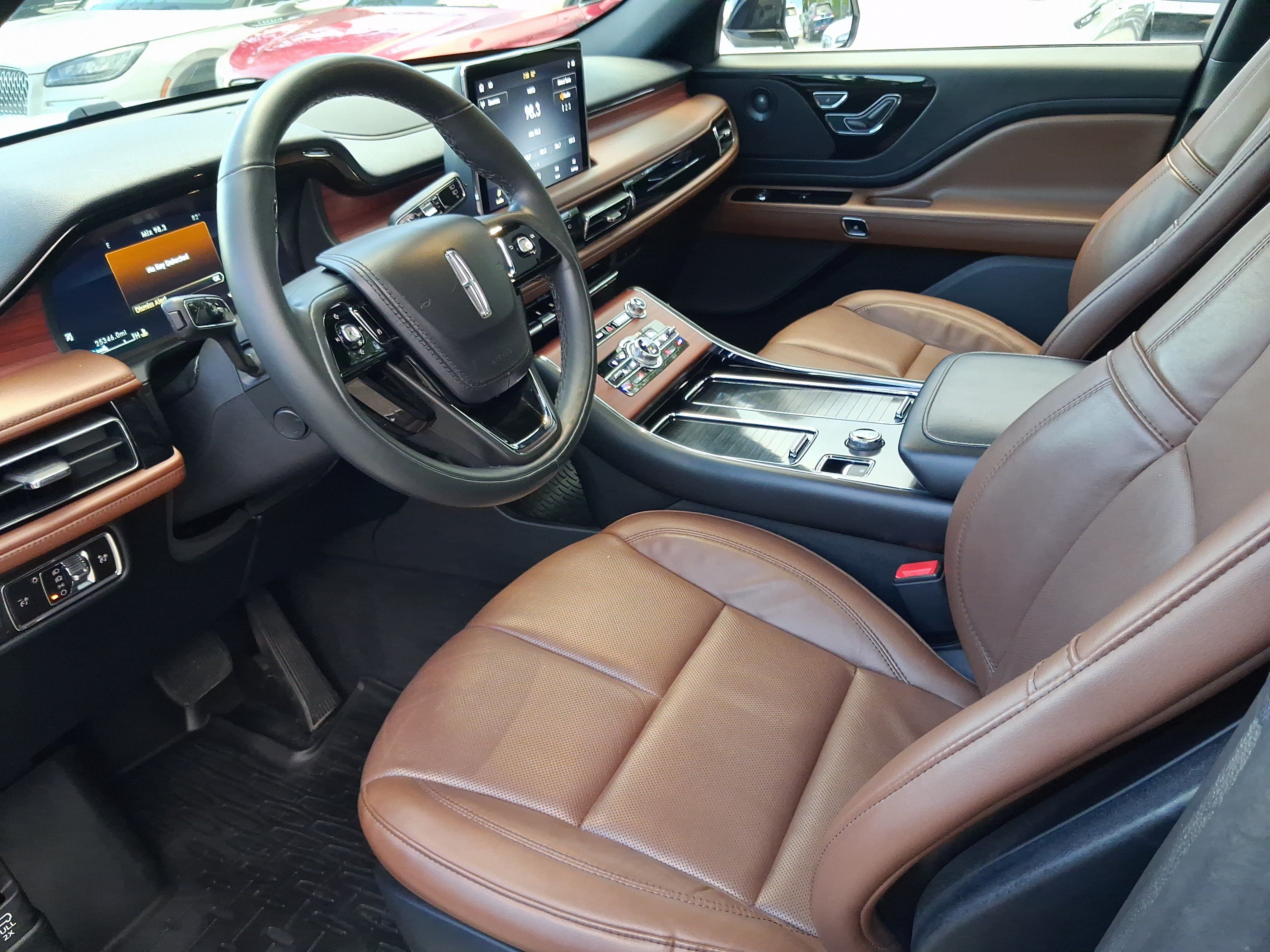 Certified 2023 Lincoln Aviator Reserve RWD image 11