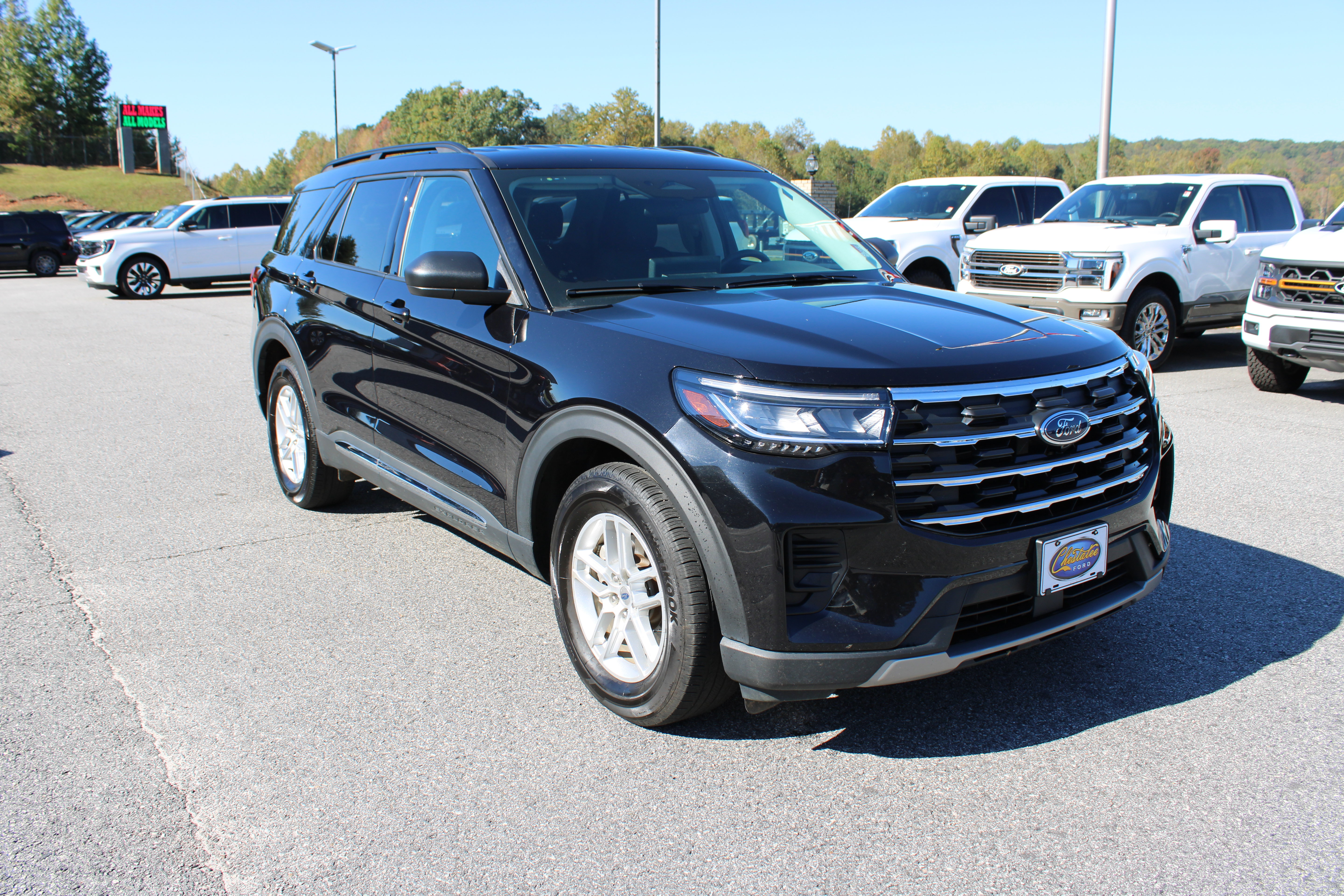 Used 2025 Ford Explorer Active RWD image 4