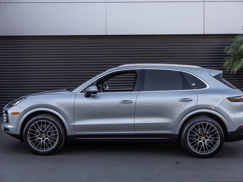 Certified 2023 Porsche Cayenne image 2