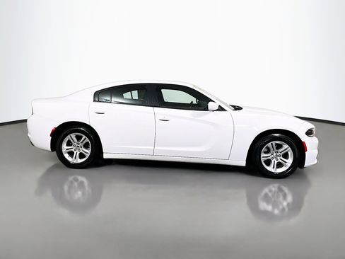 Used 2022 Dodge Charger SXT RWD image 3