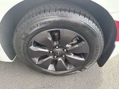 Used 2020 Chrysler Pacifica Limited w/ Advanced Safetytec Group image 14