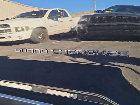 Used 2024 Jeep Grand Cherokee Altitude image 12