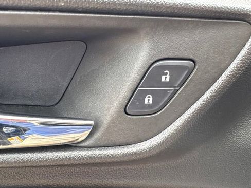 Used 2024 Chevrolet Trax RS FWD image 13