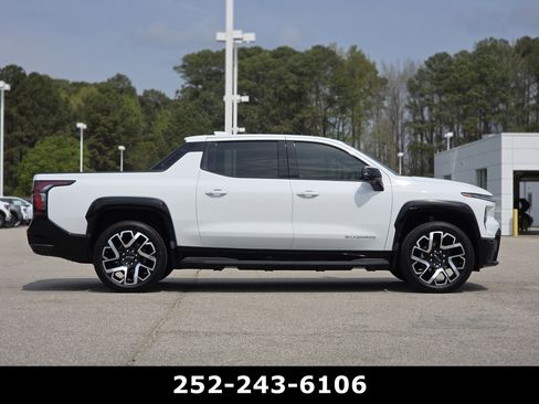Used 2025 Chevrolet Silverado EV RST image 8
