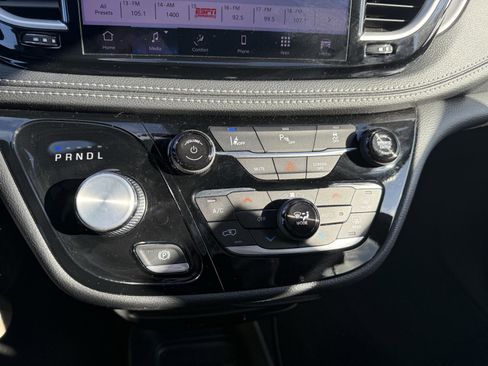 Used 2023 Chrysler Pacifica Touring-L w/ S Appearance Package image 27