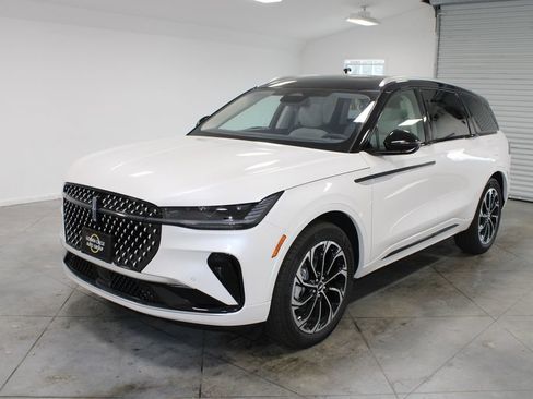 New 2026 Lincoln Nautilus Reserve image 3