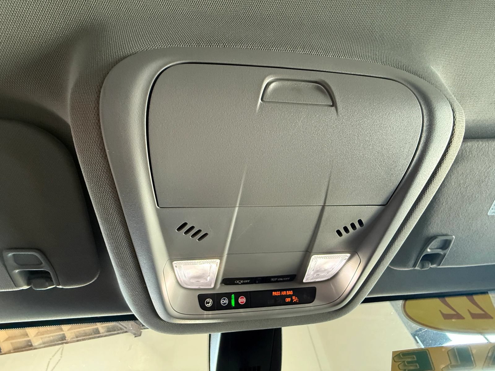 Used 2022 GMC Acadia SLE w/ Driver Convenience Package FWD image 22