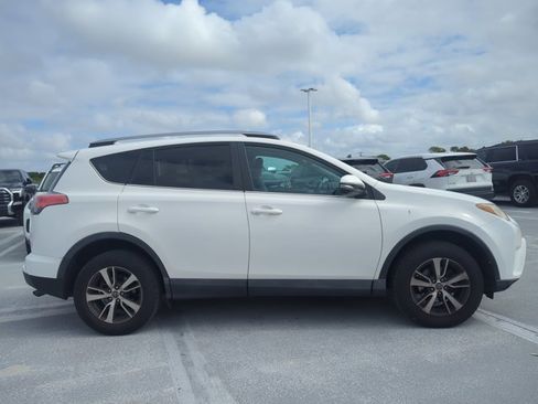 Used 2017 Toyota RAV4 XLE image 4