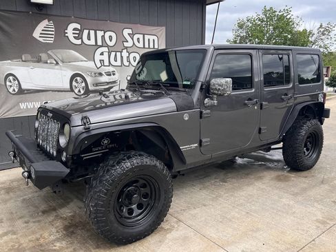 Used 2018 Jeep Wrangler Unlimited Sport w/ Connectivity Group AWD/4WD image 4