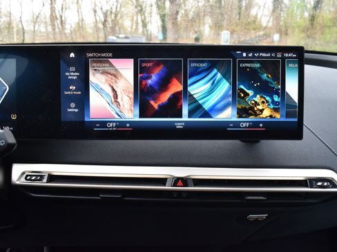 Used 2022 BMW iX xDrive50 w/ Premium Package image 40