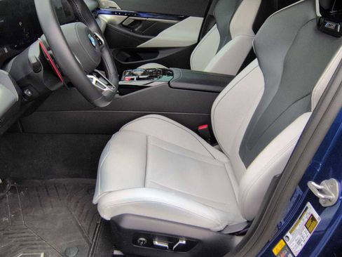 Used 2025 BMW M5 w/ Carbon Package image 17