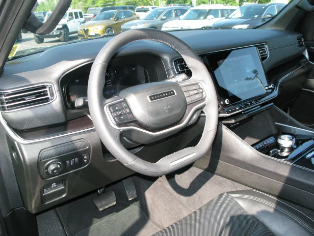 Used 2023 Jeep Wagoneer 4WD w/ Premium Group I image 13
