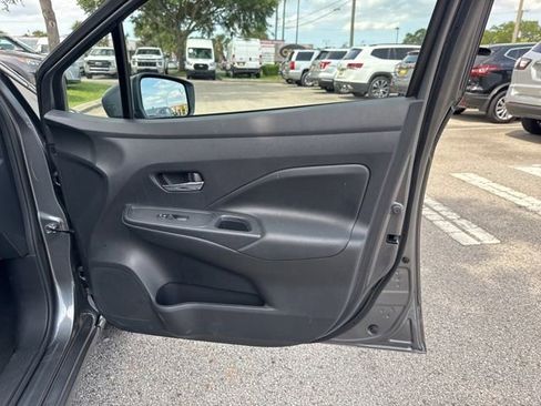 Used 2025 Nissan Versa SV FWD image 10