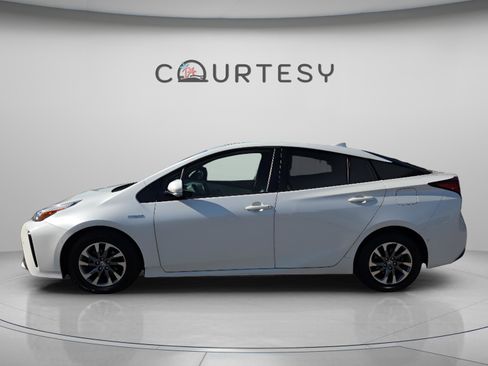 Used 2019 Toyota Prius L Eco image 3