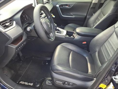 Used 2019 Toyota RAV4 Limited image 15