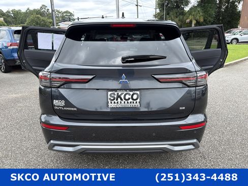 Used 2025 Mitsubishi Outlander SE FWD image 32