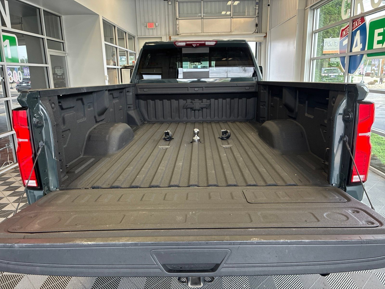 Used 2025 Chevrolet Silverado 3500 LTZ AWD/4WD image 8