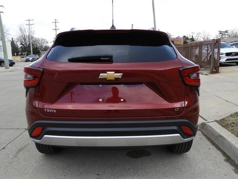 Used 2025 Chevrolet Trax LT w/ Driver Confidence Package FWD image 10