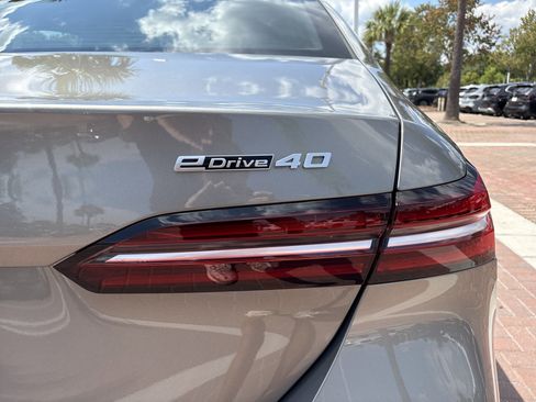 Used 2025 BMW i5 eDrive40i w/ Premium Package image 47