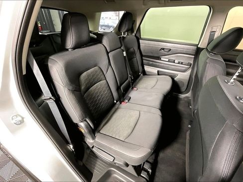 Used 2024 Nissan Pathfinder SV image 37