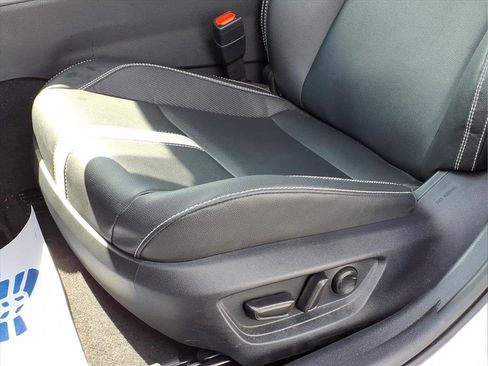 Used 2025 Toyota Camry SE w/ Convenience Package image 15