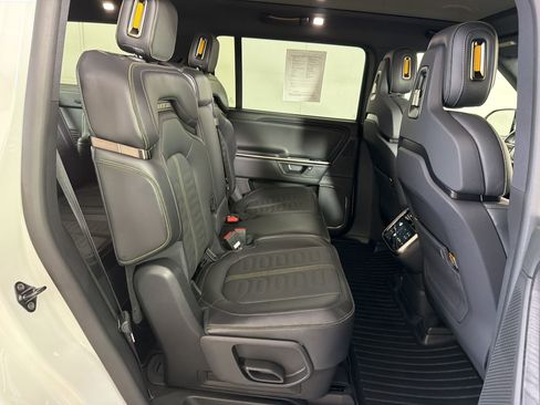 Used 2025 Rivian R1S Adventure AWD/4WD image 31