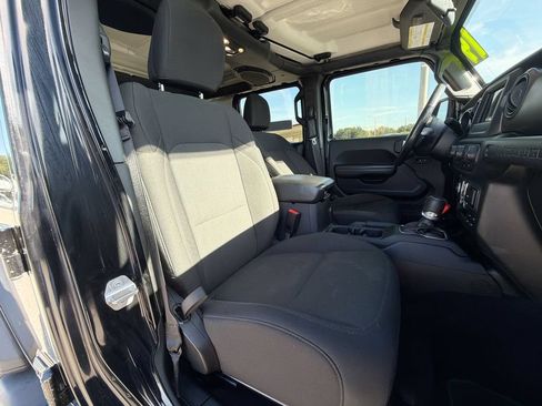 Used 2019 Jeep Wrangler Unlimited Sport S AWD/4WD image 34