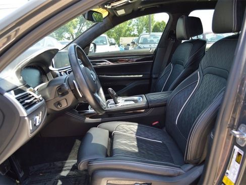 Used 2021 BMW 750i xDrive w/ M Sport Package image 39