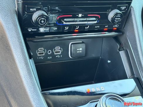 Used 2024 Jeep Grand Cherokee Laredo X RWD image 28