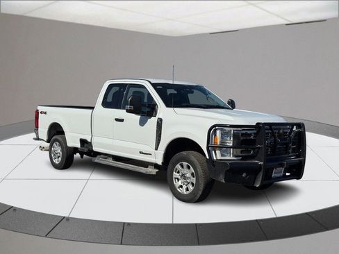 Used 2023 Ford F350 XLT image 2